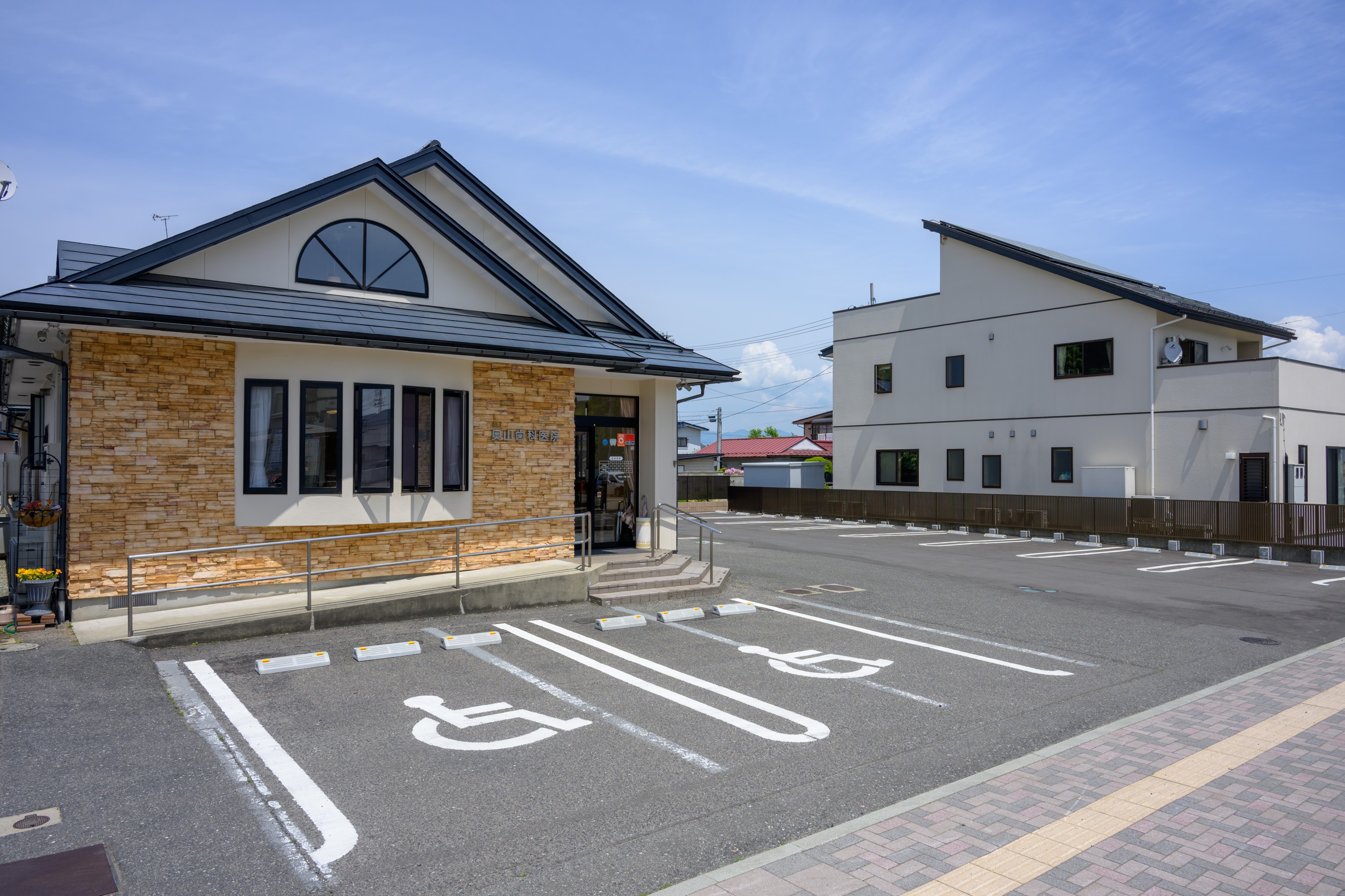 【寒河江駅から徒歩12分】バリアフリー設計と充実したチーム医療で安心の口腔ケア「奥山歯科医院」
