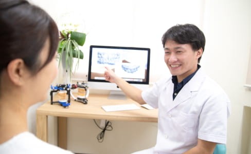天然歯を残せる可能性も考慮しながら、お口全体の健康を見据えたインプラント治療をご提案しています。