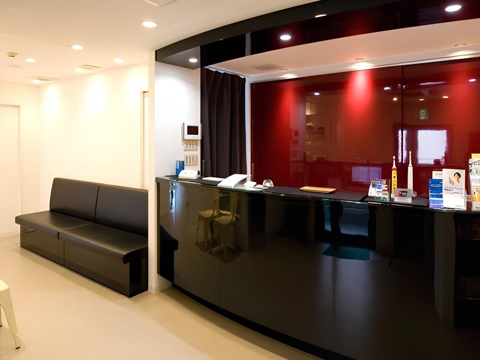 ①外観②受付③診療室