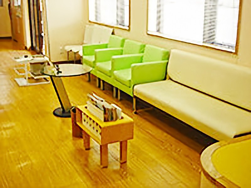 ①外観②待合室③広々としたトイレ