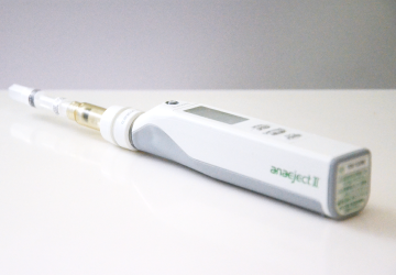 電動注射器により痛みの少ない治療を行います