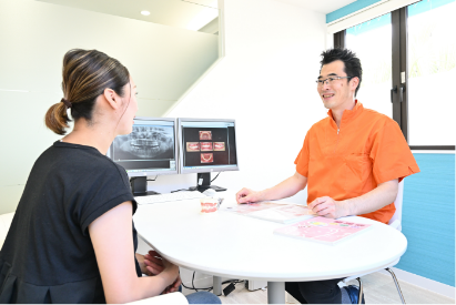 歯ぐきの腫れや出血、口臭が気になる方は、できるだけ早めの受診をおすすめします