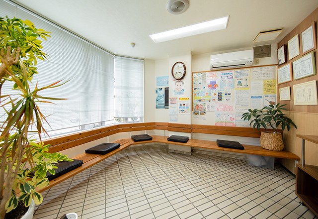 【道後公園駅 車で4分・駐車場完備】家族で通いやすい環境が整ったはやし歯科