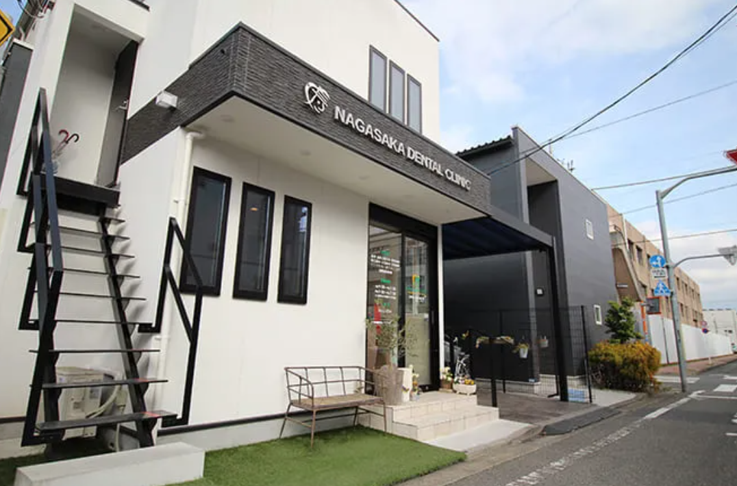 ①クリニック外観②受付③待合室