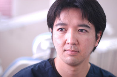 院長の吉岡 俊彦