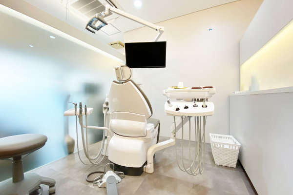 【JR各線五反田駅より徒歩5分】【土日診療】女性医師によるきめ細やかで配慮の行き届いた安心治療をご提供する五反田 Ｔ smile デンタルクリニック