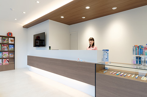 【北野駅南口ロータリーより徒歩2分　ワンランク上の歯科治療を目指すあお歯科】