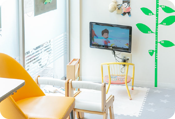 受付・診療室・キッズコーナー