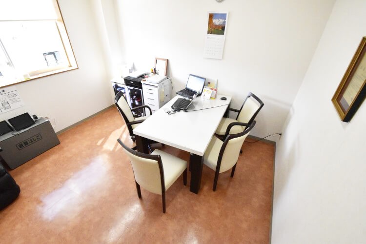 コンサルティングルームにて治療についてのお話ができます