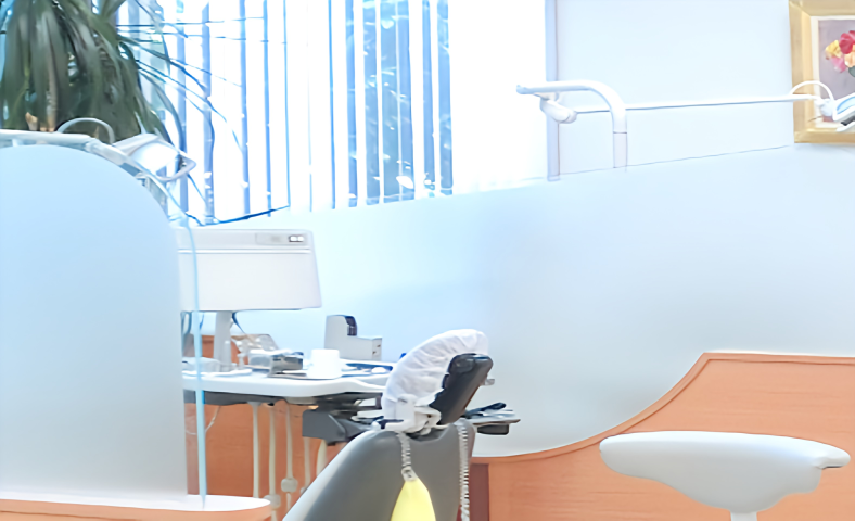 ①外観②受付③診療室