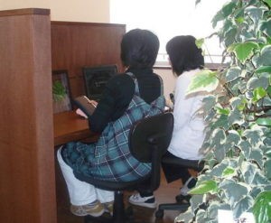カウンセリングルームで患者様のお悩みを伺います