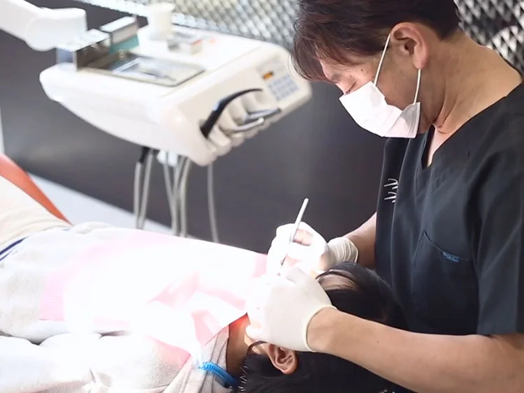 プロによる診査と的確な処置で、歯の未来を守る