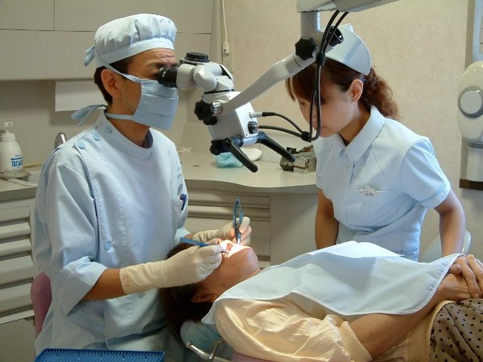 痛みがあるなど、症状が出ている場合は歯科医院を受診することが大切です