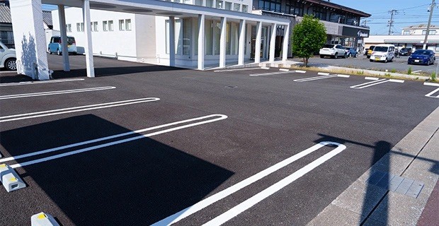 ①外観②待合室③駐車場
