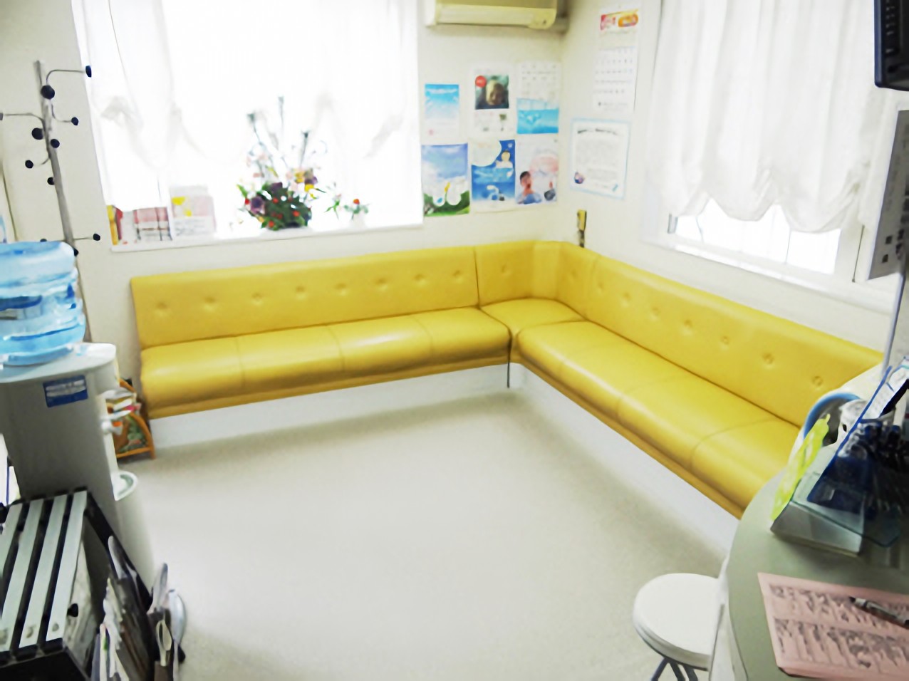 ①医院外観②受付③待合室