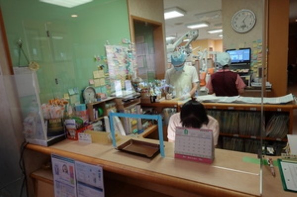 【日本歯周病学会認定医 在籍】専門医による精密な治療を提供する　田原歯科