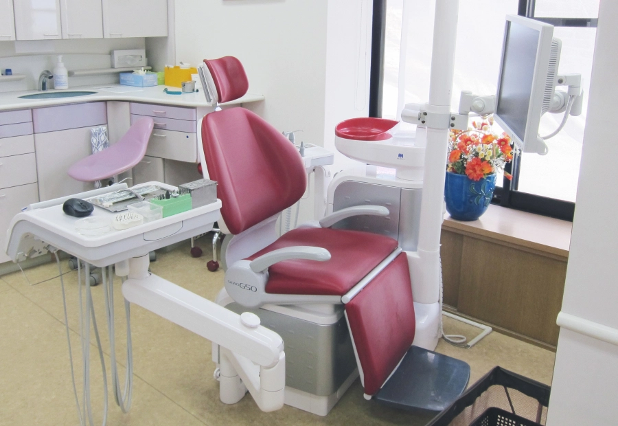 【託麻まちづくりセンター前バス停 徒歩1分】歯科技工士常駐で幅広い世代に対応する中川歯科