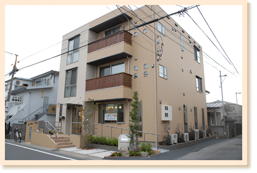 ①ロゴ②外観③診療室