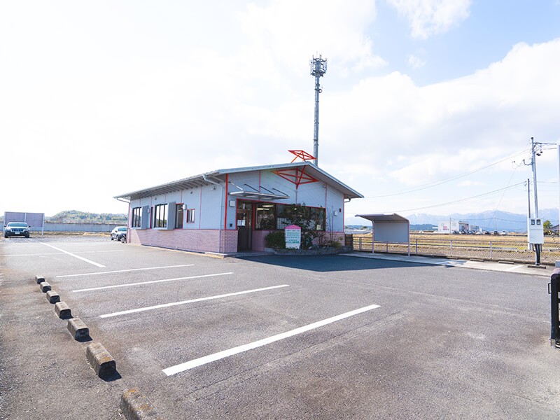 ①医院外観②受付③待合室