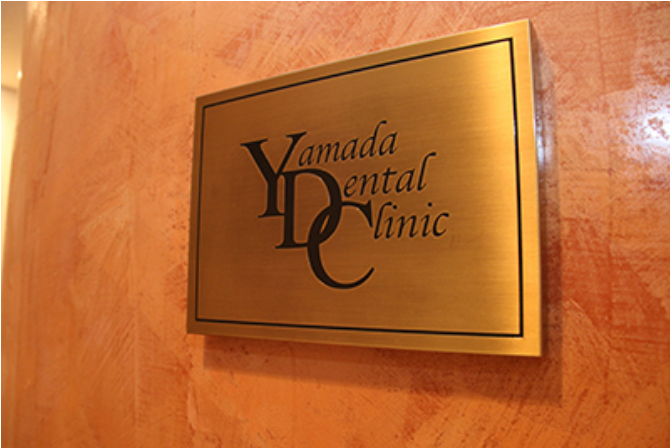 ①クリニック外観②待合室③受付