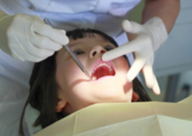 お子様が健康な歯を維持し、将来の歯科治療のリスクを減らすために、フッ素を活用した予防策をぜひご検討ください。