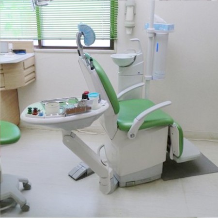 ①医院外観②カウンセリング室③診療チェア