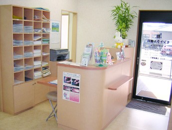 ①外観②受付③診察室