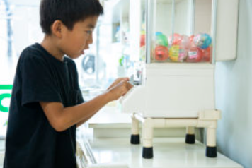 治療を頑張ったご褒美はガチャガチャです