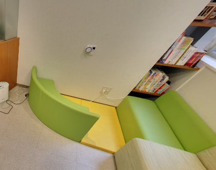 ①外観②キッズルーム③診療室