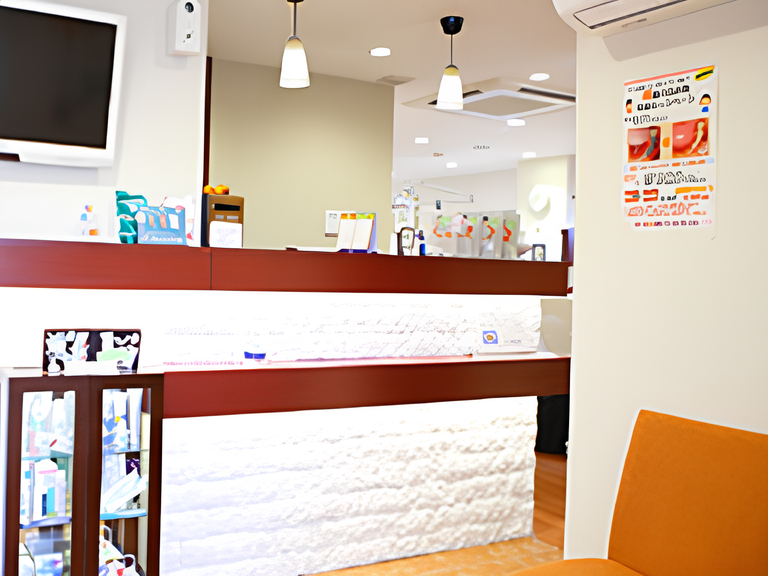 ①外観　②受付　③治療室