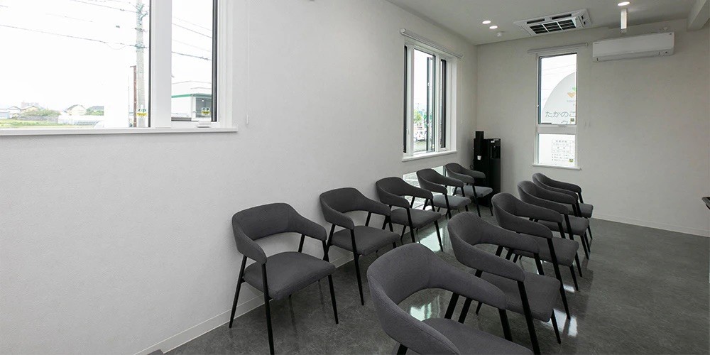 ①受付②待合室③診療室