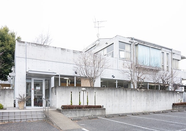 ①外観②診療室③院内技工士在中