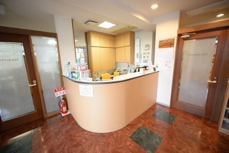 ①受付②待合室③診療室