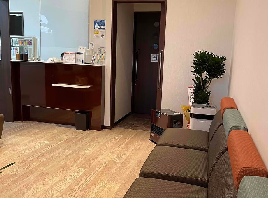 ①受付　②待合室　③診療室