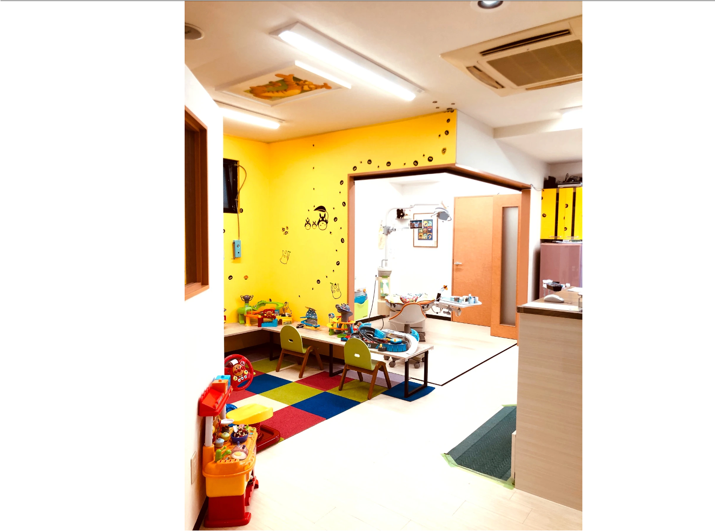 待合室・受付・キッズスペース