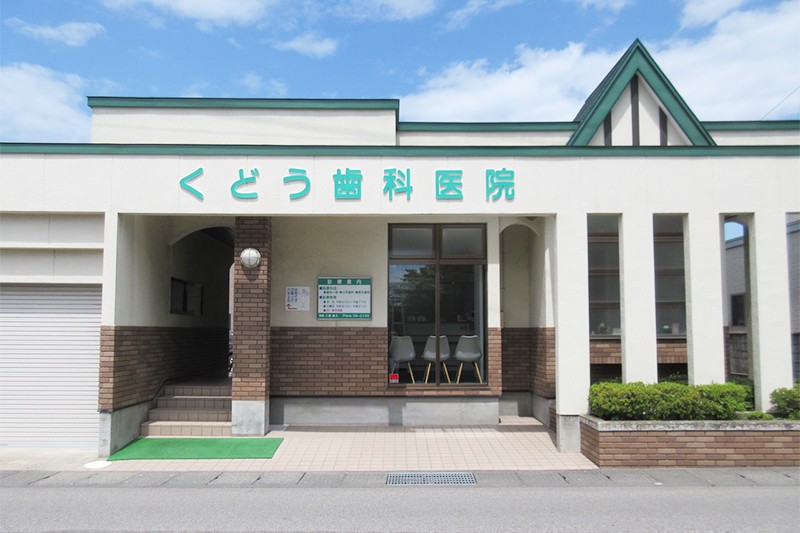 ①医院外観②受付③待合室