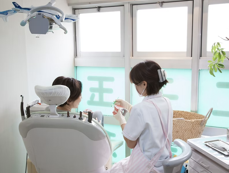 お子さまだけでなく大人の方も安心して治療を受けられる一般歯科の診療を行っています