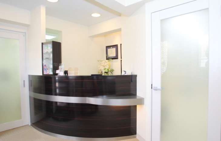 【竹ノ塚駅東口より徒歩6分】日本顎咬合学会咬み合わせ認定医である女医が矯正治療に力を入れている稲葉歯科医院