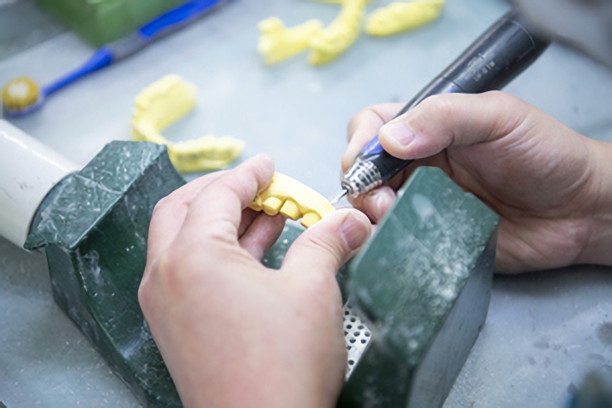 歯科技工士歴20年以上の熟練した技工士が勤務