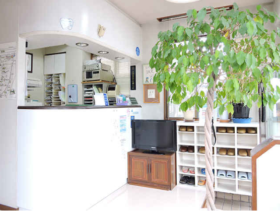 ①歯科医院外観②受付③診療スペース