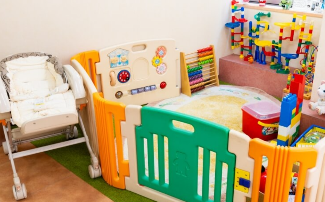 ①受付②待合スペース③キッズスペース