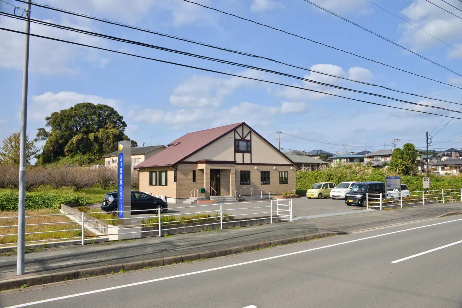 バスの方は自由ヶ丘7丁目入口バス停で下車していただければすぐ辿り着けます