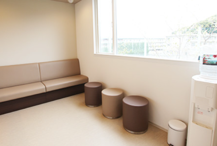 【馬堀海岸駅から徒歩9分】小児専用フロア完備のあらかわファミリーデンタル