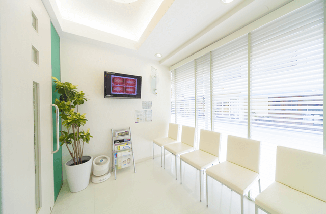 【地下鉄空港線 藤崎駅より徒歩7分】歯科保存治療を得意とし患者様の健康な歯を残すことに尽力するクローバー歯科