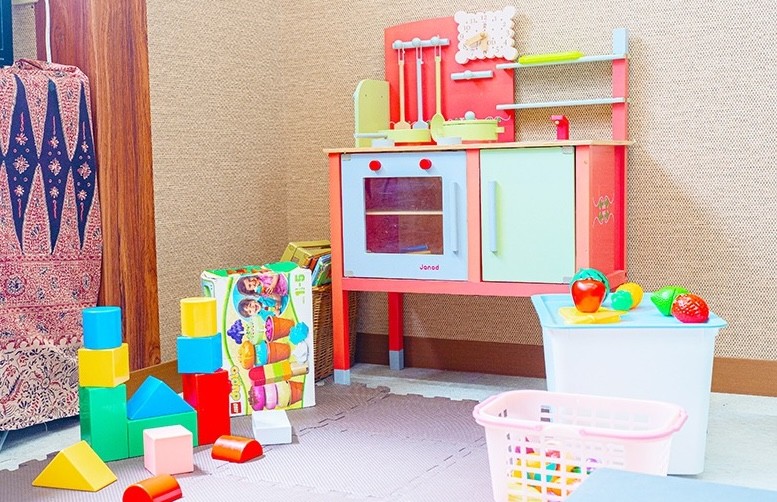 治療中も親御様と一緒に過ごせる安心の診療スタイル