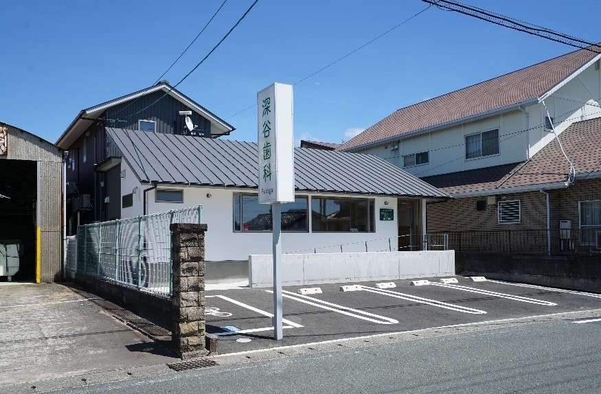 ①クリニック外観　②診療室　③デンタルケア※写真はイメージです。