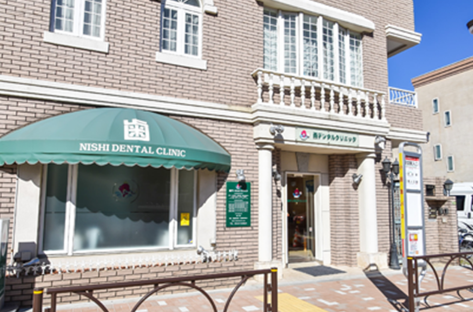 ①クリニック外観②受付③キッズスペース