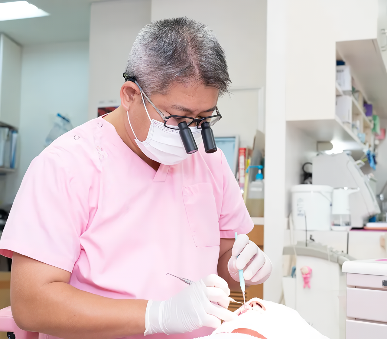 なかい歯科医院はその場で補綴物を削り出すセレックシステムを導入しています