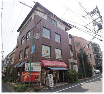 ①外観②診療室③みはる矯正・歯科医院のスタッフ