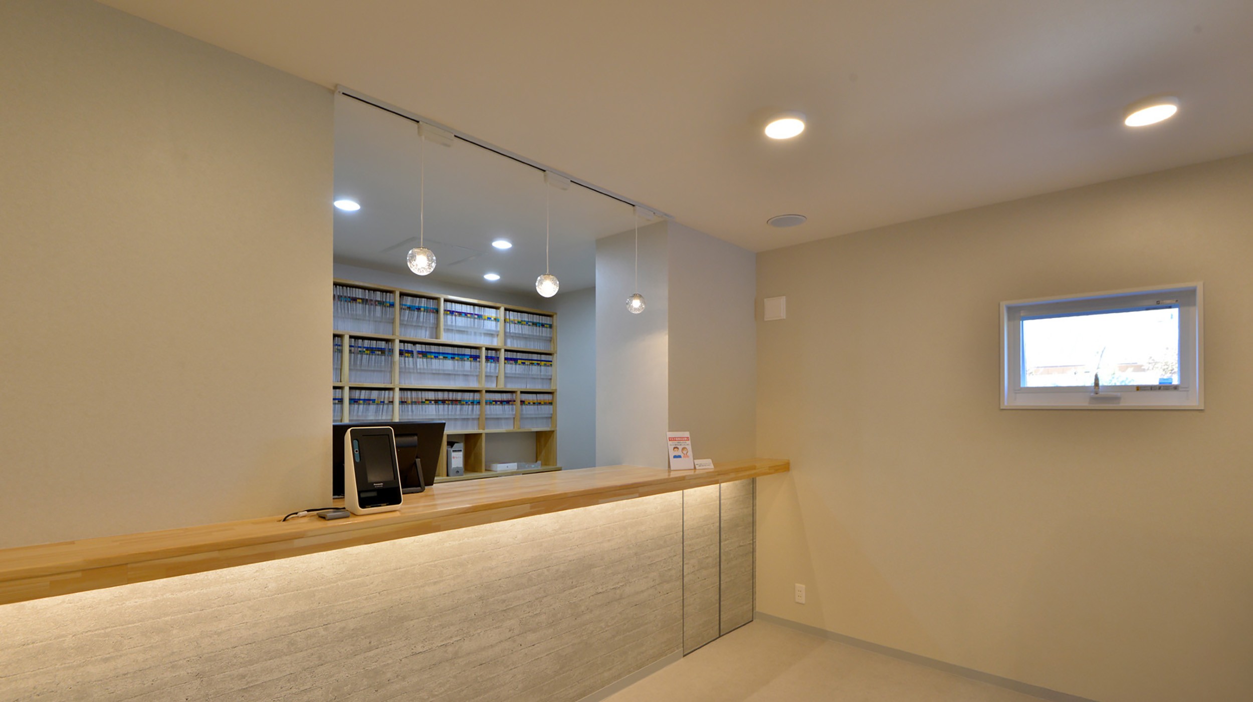 ①外観②受付③診療室